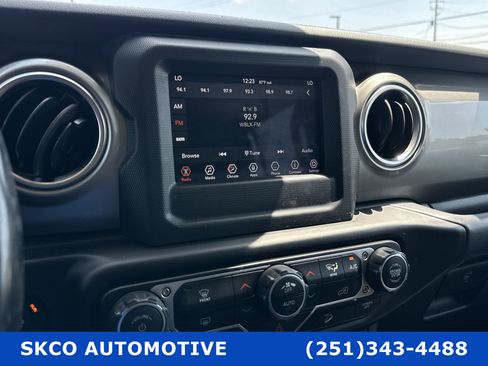 Used 2020 Jeep Wrangler Unlimited Sahara image 15