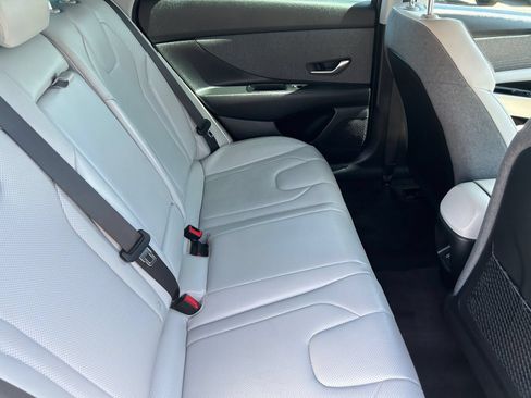 Used 2025 Hyundai Elantra Limited FWD image 15