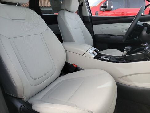 Certified 2025 Hyundai Tucson SE image 23
