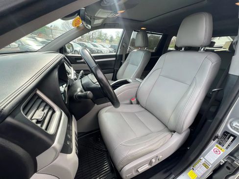 Used 2017 Toyota Highlander XLE image 20