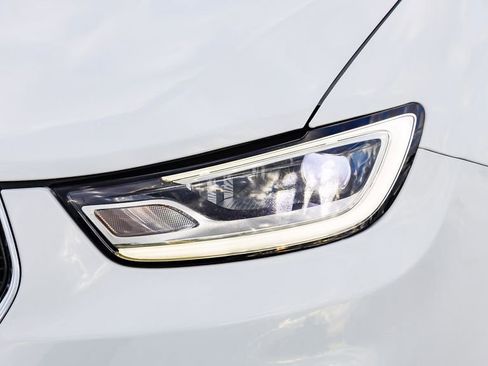 Certified 2024 Chrysler Pacifica Select image 5