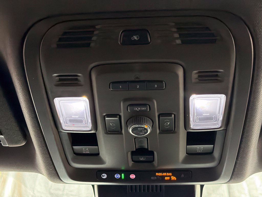 Used 2024 GMC Yukon Denali w/ Advanced Technology Package AWD/4WD image 19