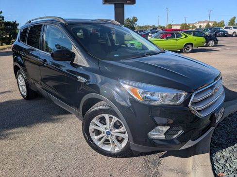 Used 2018 Ford Escape SE FWD image 3