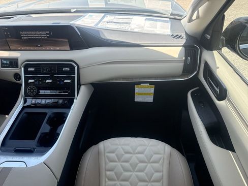 New 2026 Nissan Armada Platinum Reserve image 17