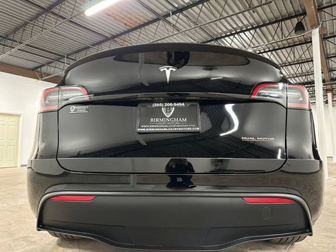 Used 2024 Tesla Model Y Performance image 14