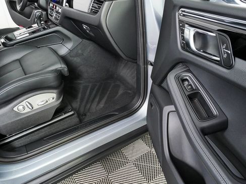 Certified 2026 Porsche Macan AWD/4WD image 26