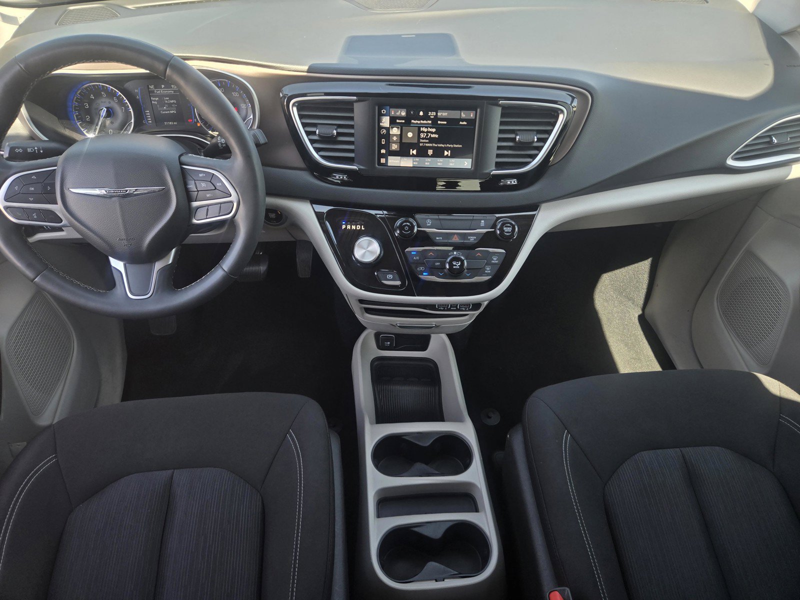 Used 2023 Chrysler Voyager LX FWD image 9