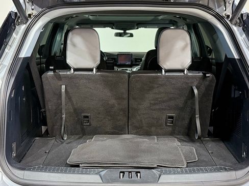 Used 2022 Ford Explorer XLT w/ Equipment Group 202A image 31