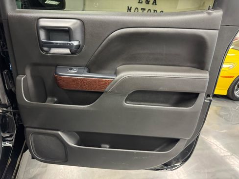 Used 2017 GMC Sierra 1500 SLE w/ SLE Value Package AWD/4WD image 30