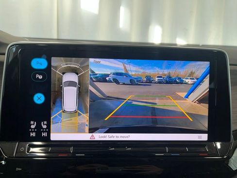 Certified 2025 Volkswagen Atlas SEL Premium R-Line image 18