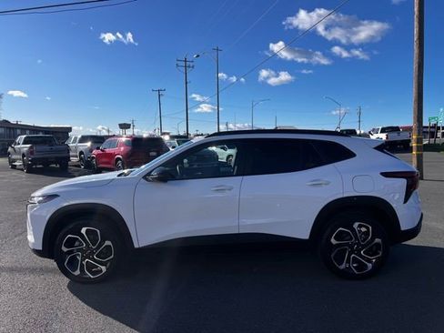 Certified 2024 Chevrolet Trax RS w/ Sunroof Package image 8