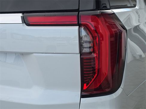 New 2026 GMC Yukon Denali w/ Sun & Power Step Package image 8