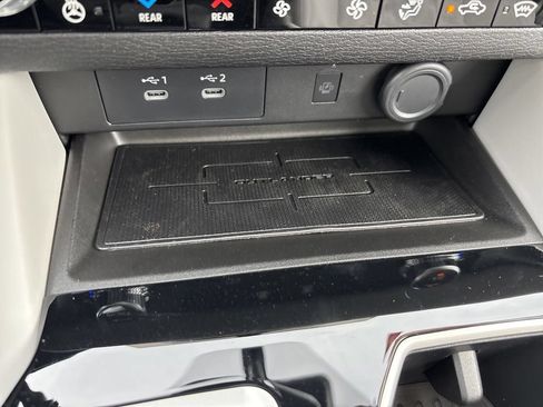 Used 2025 Mitsubishi Outlander AWD image 40
