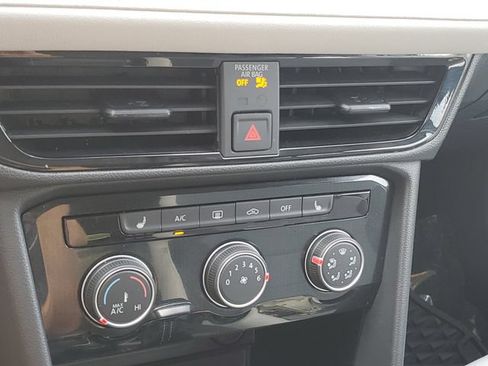 Certified 2025 Volkswagen Taos S AWD/4WD image 28
