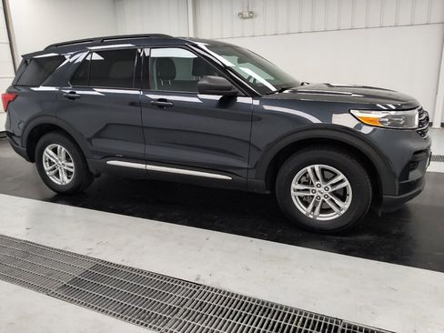 Used 2023 Ford Explorer XLT AWD/4WD image 11