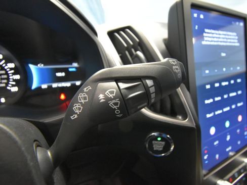 Used 2024 Ford Edge SE image 12