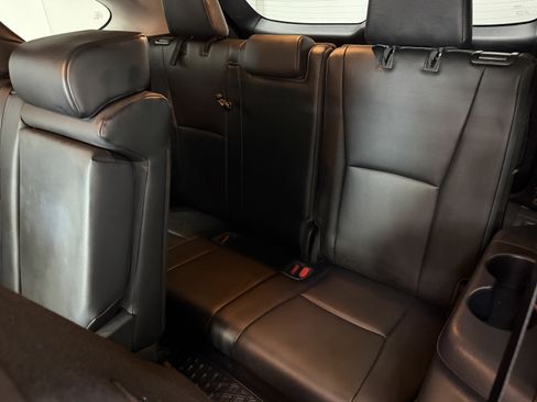 Used 2020 Toyota Highlander XLE AWD/4WD image 30