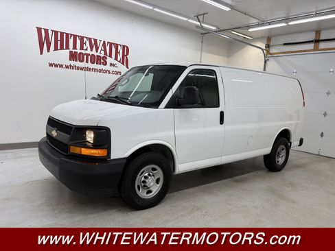 Used 2017 Chevrolet Express 2500 RWD image 1