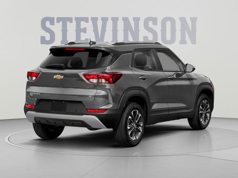 Used 2021 Chevrolet TrailBlazer LT w/ Premium Seating Package AWD/4WD image 2