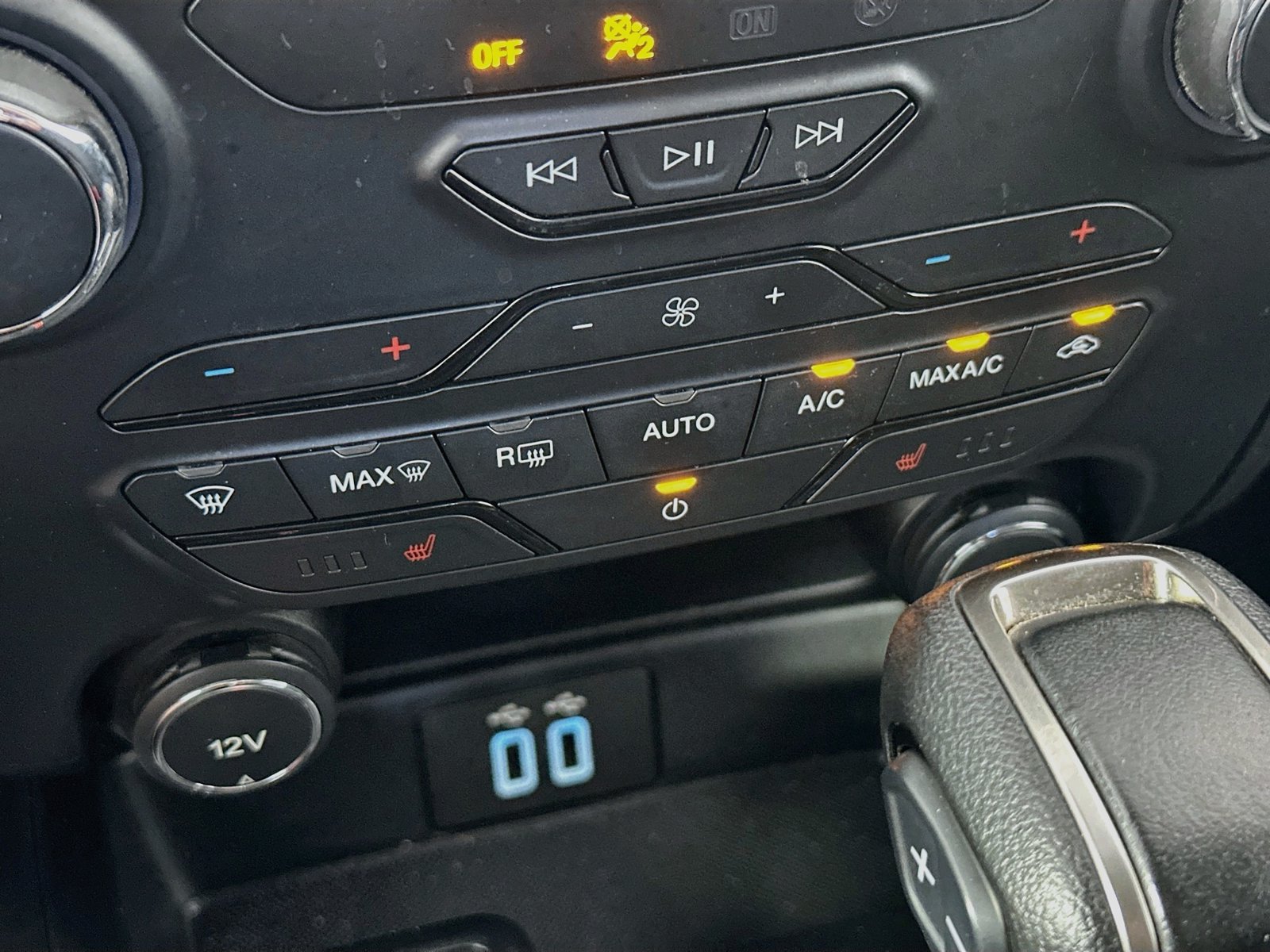 Used 2019 Ford Ranger XLT w/ Equipment Group 302A Luxury AWD/4WD image 16
