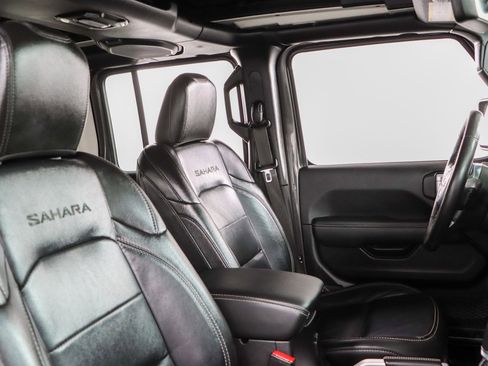 Used 2022 Jeep Wrangler Unlimited Sahara w/ Cold Weather Group image 28