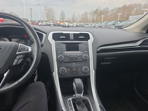 Used 2015 Ford Fusion SE w/ Equipment Group 201A image 30