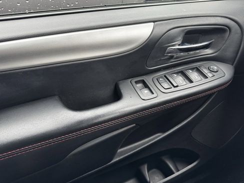 Used 2019 Dodge Grand Caravan GT image 28