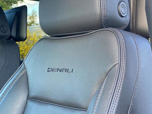 Used 2021 GMC Yukon XL Denali w/ LPO, Illumination Package image 13