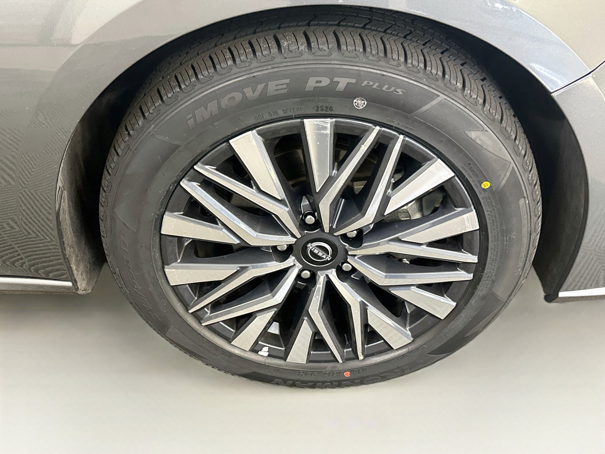 Used 2025 Nissan Altima 2.5 SV FWD image 11