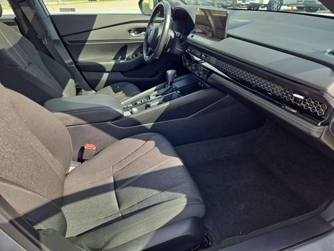 Used 2025 Honda Accord Sport image 32