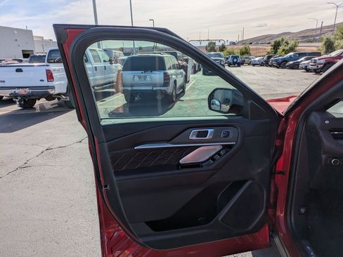 Certified 2025 Ford Explorer Platinum w/ Ultimate Package image 14