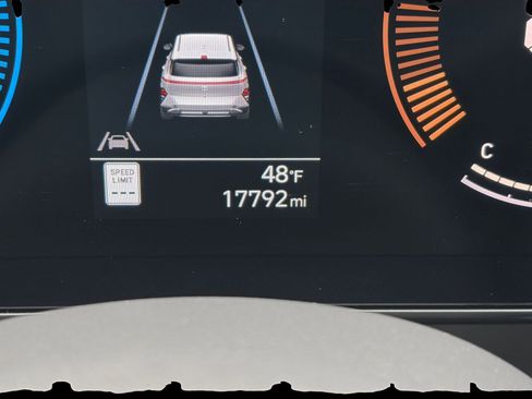 Used 2025 Hyundai Kona SEL image 41