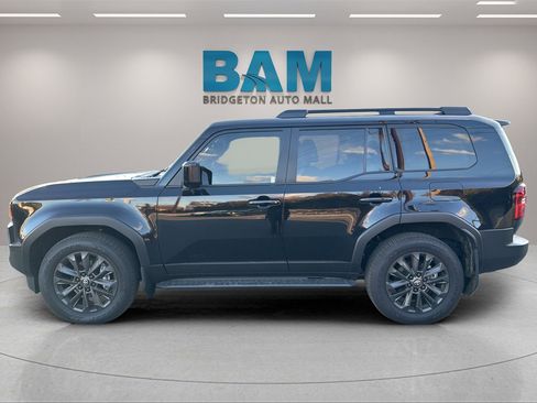 Used 2025 Toyota Land Cruiser image 4