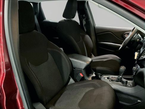 Used 2019 Jeep Cherokee Latitude w/ Popular Appearance Group FWD image 27