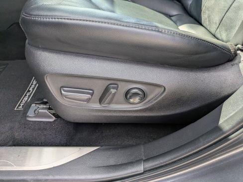 Certified 2022 Toyota Highlander Limited image 11