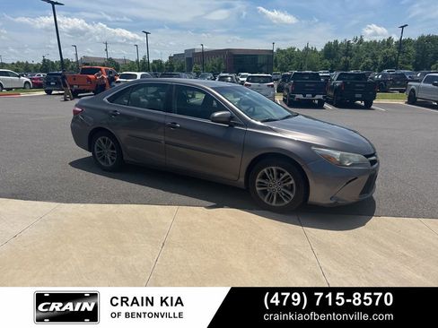 Used 2017 Toyota Camry SE FWD image 11