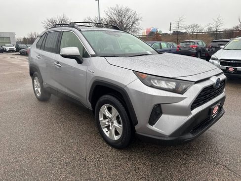 Used 2020 Toyota RAV4 LE image 10