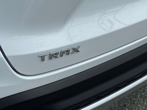 Used 2025 Chevrolet Trax LT FWD image 7