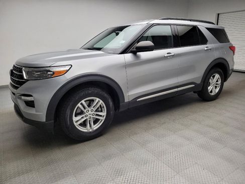 Used 2020 Ford Explorer XLT w/ Equipment Group 202A AWD/4WD image 2