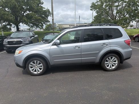 Used 2012 Subaru Forester 2.5X Premium AWD/4WD image 2
