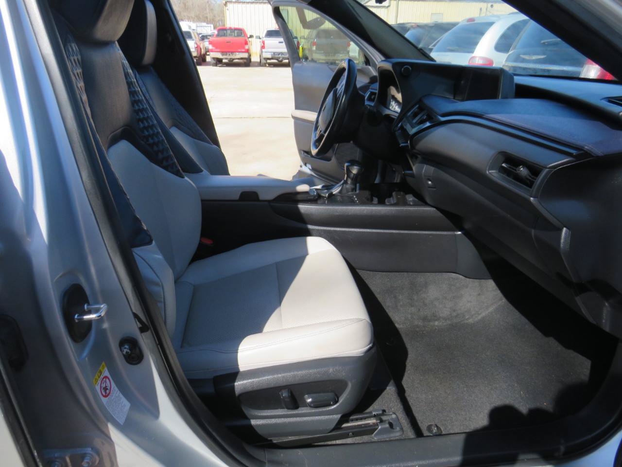 Used 2019 Lexus UX 200 FWD image 34