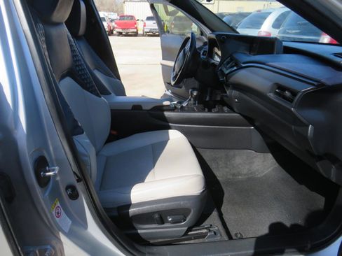 Used 2019 Lexus UX 200 FWD image 34