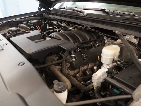 Used 2018 Chevrolet Silverado 1500 LT w/ Midnight Edition image 17