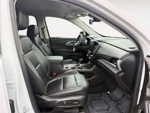 Used 2020 Chevrolet Traverse LT w/ LT Premium Package image 19