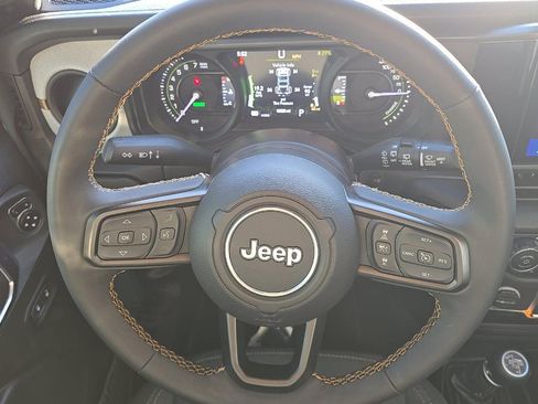 Used 2024 Jeep Wrangler Unlimited w/ Convenience Group AWD/4WD image 8