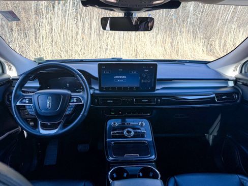 Certified 2023 Lincoln Nautilus AWD w/ Premium Package image 22