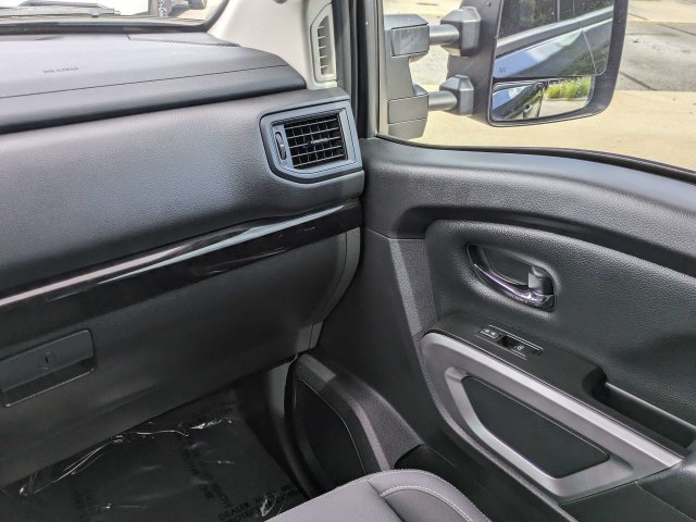 Used 2024 Nissan Titan SV w/ SV Convenience Package RWD image 17
