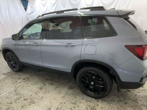 Certified 2024 Honda Passport Black Edition image 8