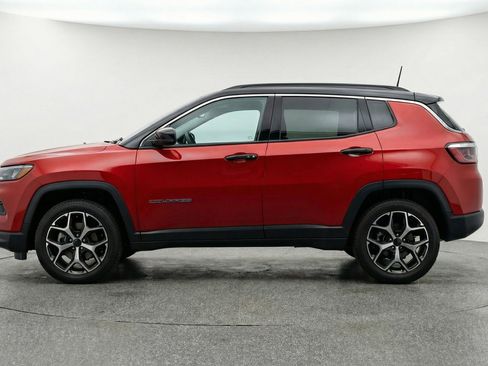 Used 2025 Jeep Compass Limited image 5