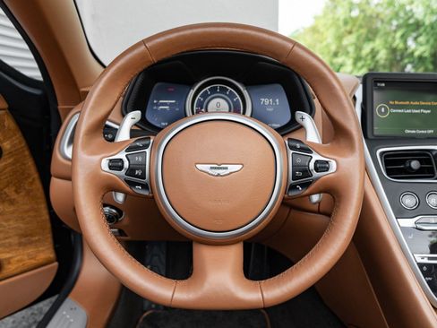 Used 2019 Aston Martin DB11 Volante RWD image 15